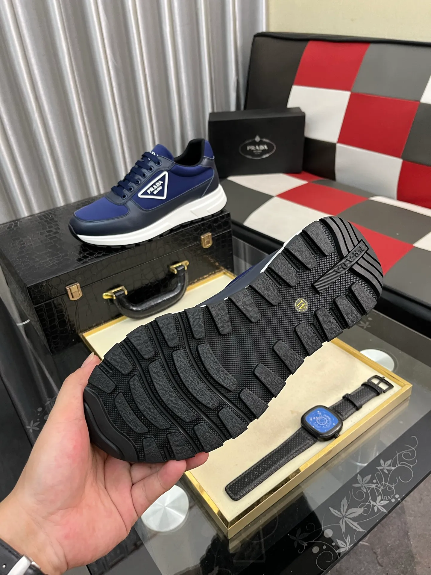 Men's shoes 💰420⌚️⌚️Prada•PRADA original quality.~ Unique modern style sneakers. 🏃A must-have casual shoe for trendy men😍😍 Original brand imported from Italy, imported original leather, sheep lining (refuses to discolor and grind feet) Sole: Original sole provided by the original factory, French lazy style design ⚠️Fit to the feet, original quality, super comfortable original sole. It’s like shooting the real thing🎬The real thing is better, high-quality sneakers Size: 38-444️⃣Colors available